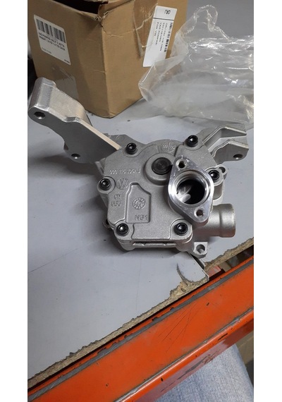 İTHAL 03C115105N 03C115105N YAĞ POMPASI GOLF V JETTA PASSAT 1.6 F
