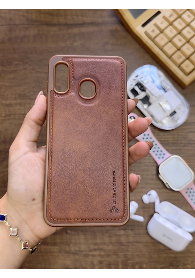 Samsung Galaxy A20 / A30 Uyumlu Premium Deri Dokulu Darbelere Karşı Dayanıklı Nazal Silikon Kılıf Kahverengi