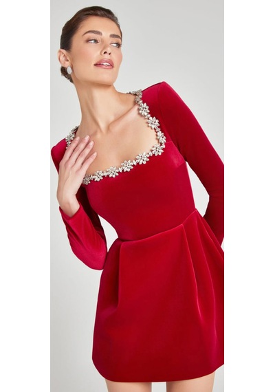 Hanife Glam Couture Hanife Glam Kare Yaka Taşlı Mini Kadife Elbise Kırmızı