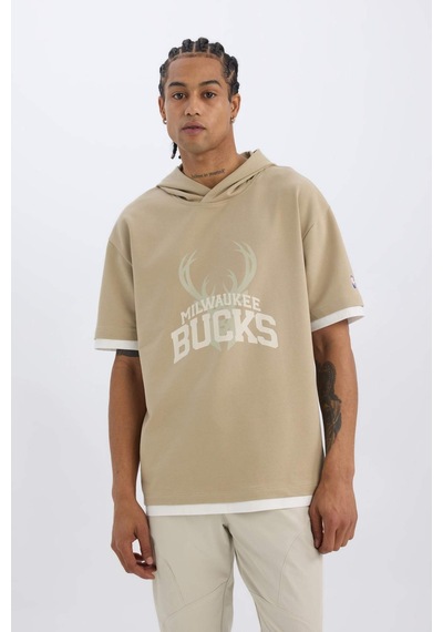 DeFactoFit NBA Milwaukee Bucks Oversize Geniş Kalıp Kapüşonlu Sırt Baskılı Kısa Kollu Tişört D6708AX25SPBG769