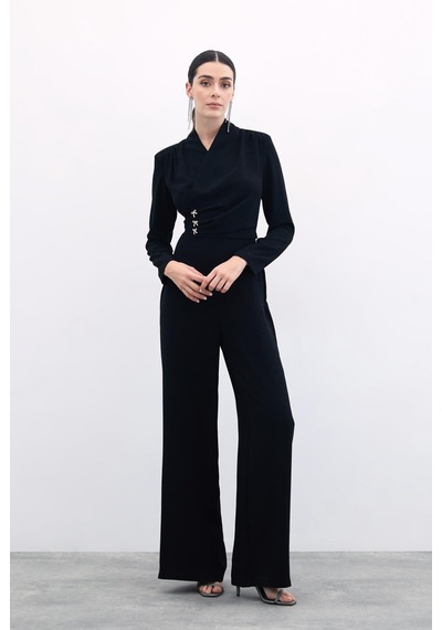 Sateen Fiyonk Aksesuarlı Krep Tulum - Siyah-135848 Siyah