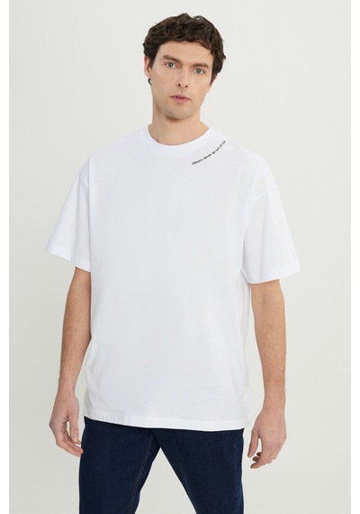 AC&Co / Altınyıldız Classics Erkek Beyaz %100 Pamuk Oversize Fit Rahat Kesim Bisiklet Yaka Baskılı Tişört Beyaz