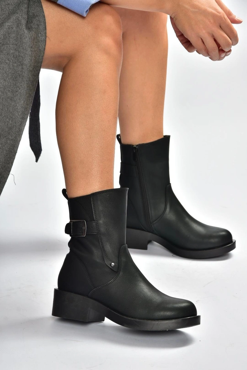 Fox Shoes V674121309 Siyah Alçak Topuklu İçi Tüylü Kadın Bot Siyah-Suni Deri