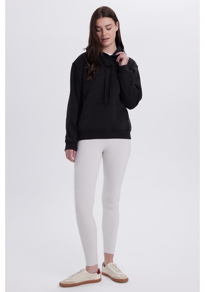 Tudors Kadın Relax Fit Rahat Kesim Pamuklu Kapüşonlu Kanguru Cepli Siyah Sweatshirt-39933 SiYAH Tudors Kadın Relax Fit Rahat Kesim Pamuklu Kapüşonlu Kanguru Cepli Siyah Sweatshirt-39933 SiYAH