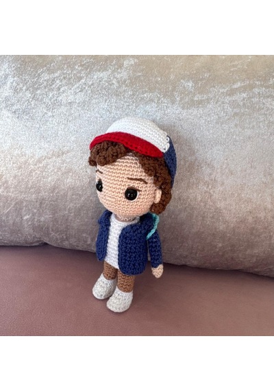 Stranger Things Dustin Amigurumi Karakter 17 cm