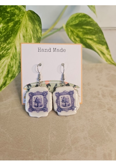 El Yapımı Polimer Kil Küpe - Paslanmaz Çelik Aparatlı Mavi Çini / Seramik Motifli Kare Sallantılı Küpe Blue Tile Mavi - Beyaz El Yapımı Polimer Kil Küpe - Paslanmaz Çelik Aparatlı Mavi Çini / Seramik Motifli Kare Sallantılı Küpe Blue Tile Mavi - Beyaz