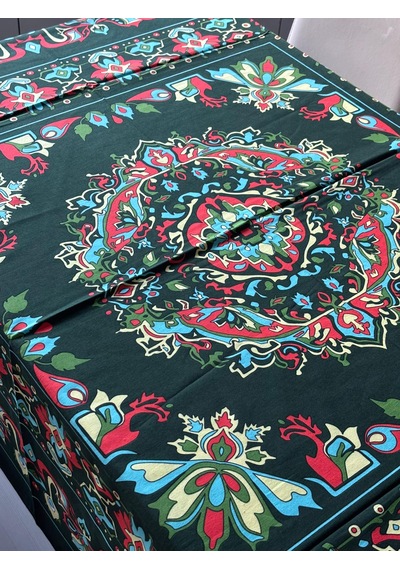 Kolay Temizlenebilir Renkli Cıvıl Cıvıl Desenli Masa Örtüsü 170x170 Cm Yeşil B