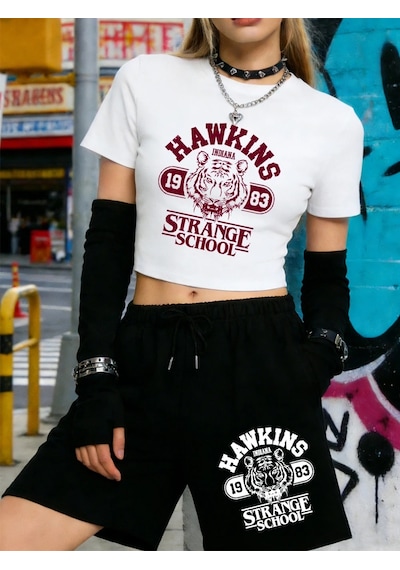Tarzsokak Yaz Hawkins Strange School 1983 Baskı Babby Teet-shirt Şort Kadın İki Parçalı Set Diz Boyu Pantol Beyaz