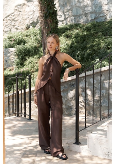 Mai Collection Mai Studios Co. Prasetsah Bağlamalı Kahve Crop Pantolon Takım Kahve Mai Collection Mai Studios Co. Prasetsah Bağlamalı Kahve Crop Pantolon Takım Kahve