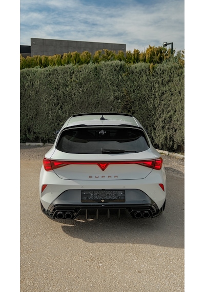 Cupra Leon 2025+ Body Kit Seti Ön Lip Difüzör Flap Marşpiyel Spoiler Piano Black