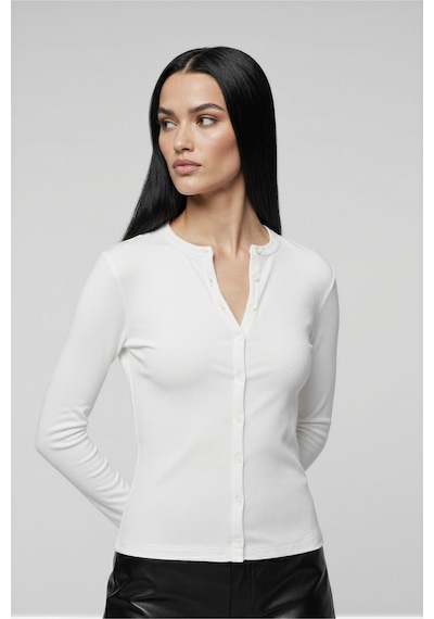 Uyguntarz Kadın Esnek Kumaşlı Slim Fit Düğmeli Beyaz Bluz Vücuda Oturan Zarif Model Uyguntarz Kadın Esnek Kumaşlı Slim Fit Düğmeli Beyaz Bluz Vücuda Oturan Zarif Model
