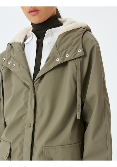 Koton Cepli Çıt Çıt Düğme Kapamalı Cepli İçi Peluş Astarlı Kapüşonlu Oversize Suni Deri Parka Haki 5wak00125ew Haki Koton Cepli Çıt Çıt Düğme Kapamalı Cepli İçi Peluş Astarlı Kapüşonlu Oversize Suni Deri Parka Haki 5wak00125ew Haki