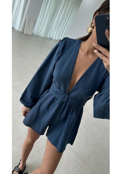 Derin V Yaka Belden Oturan Sırt Dekolteli Mini Keten Doğal Kumaşlı Yazlık Tatil Şortlu Tulum Mavi Derin V Yaka Belden Oturan Sırt Dekolteli Mini Keten Doğal Kumaşlı Yazlık Tatil Şortlu Tulum Mavi