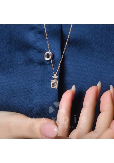 0.30 Karat Baget Pırlanta Kolye 01419007