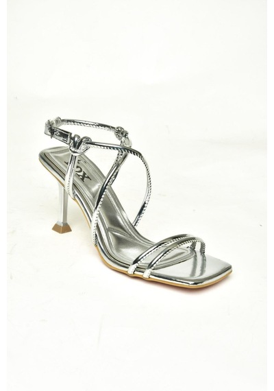 Fox Shoes U997332634 Gümüş Ayna İnce Topuklu Abiye Ayakkabı Gümüş