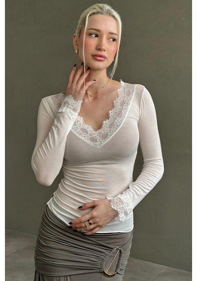 Madmext Beyaz V Yaka Dantelli Transparan Kadın Bluz Mg2662 Beyaz