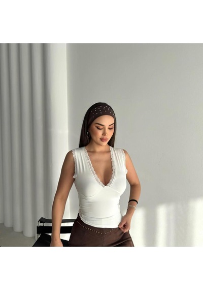 Kadın Derin V Yaka Dantel Detaylı Slim Fit Bluz Kolsuz Şık Kadın Bluz Beyaz