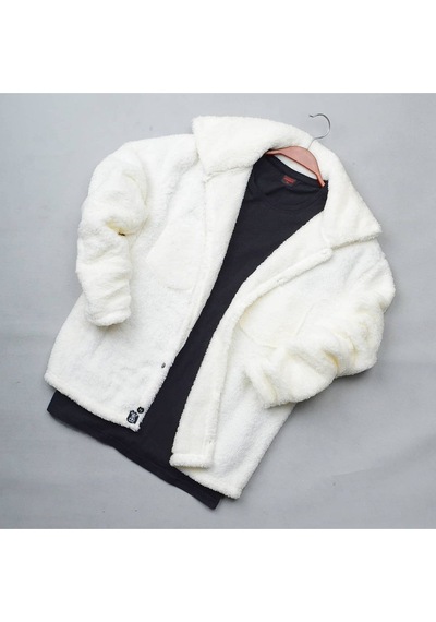 Kadın Slimfit Peluş, Polar, Düğmeli, Teddy Gömlek Yaka, Cepli, Sıcak Tutucu Yumuşak Kışlık Ceket Beyaz