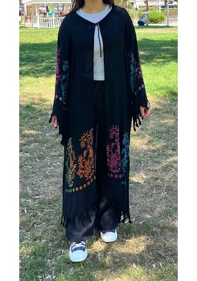 Siyah Renkli Çiçek Desenli Kaftan Kimono Salaş Yazlık Plaj Ve Günlük Kullanım Çok Renkli Siyah Renkli Çiçek Desenli Kaftan Kimono Salaş Yazlık Plaj Ve Günlük Kullanım Çok Renkli
