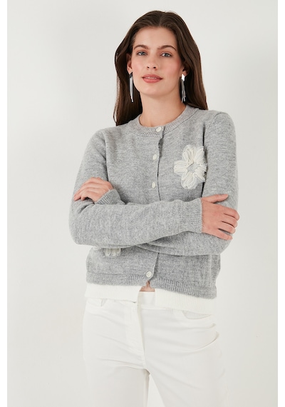 Lela Premium Tül Çiçek Detaylı Regular Fit Bisiklet Yaka Düğmeli Triko Bayan Hırka 680Hi002421 Gri
