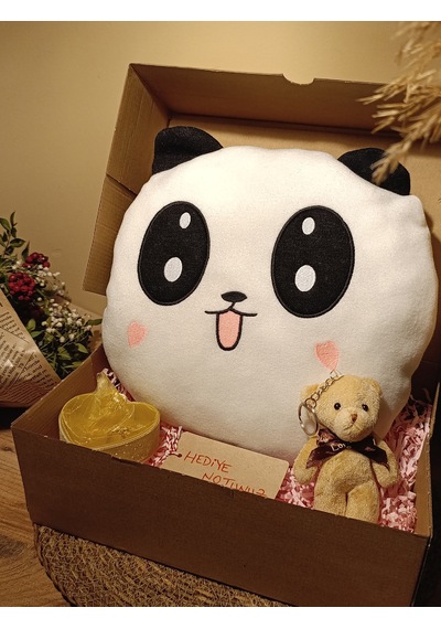 Kutulu Hediye Seti / Panda Yastık 35cm, Ayıcık Anahtarlık Ve Kalp Şeklinde Tüllü Kutu
