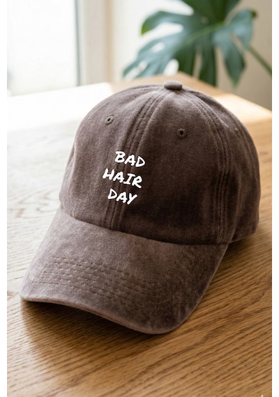 Emybox Unisex Şapka Bad Hair Day Yazılı Yıkamalı Eskitme Metal Tokalı Ayarlanabilir Baskılı Beyzbol Şapka Kahverengi