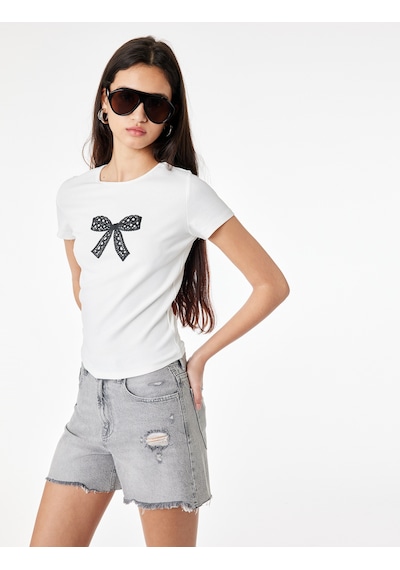 Koton Pamuklu Slim Fit Kısa Kollu Bisiklet Yaka Fiyonk Baskılı Tişört Ekru 6sal10920ık