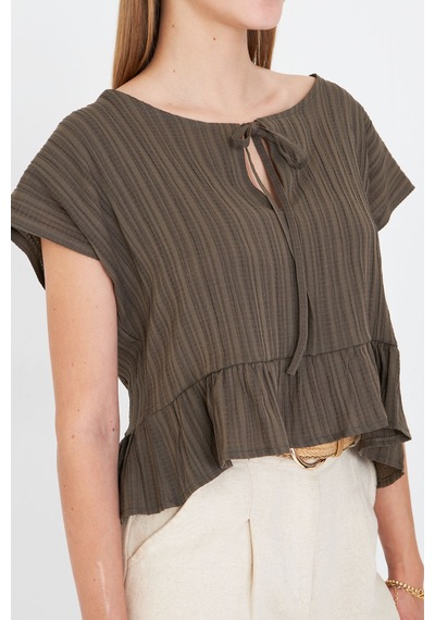 Armonika Kadın Koyu Haki Yarasa Kol Yakası Bağlamalı Eteği Fırfırlı Oversize Crop Bluz Arm-24y001088 Armonika Kadın Koyu Haki Yarasa Kol Yakası Bağlamalı Eteği Fırfırlı Oversize Crop Bluz Arm-24y001088