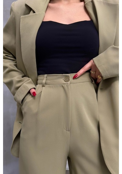 Msm Fashion Kadın İkili Blazer Ceket Pantolon Takım Aksesuar Ve Düğme Detaylı Bol Paça Açık Haki Msm Fashion Kadın İkili Blazer Ceket Pantolon Takım Aksesuar Ve Düğme Detaylı Bol Paça Açık Haki