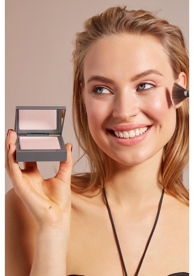 Alix Avien Powder Highlighter Pink