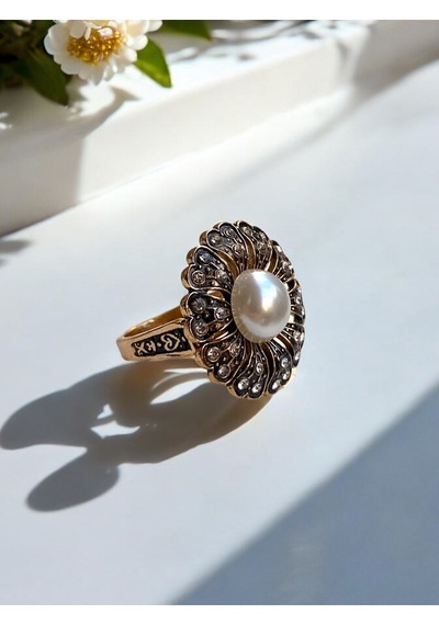 Black Diamond Taşlı İnci Çiçek Yüzük Beyaz