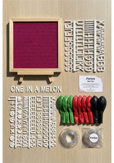 Karpuz Temalı 1 Yaş Doğum Günü Süsleme Mini Set Koyu Fuşya Keçe Yazı Panosu Standlı Balon Zincirli Meyve Konsepti