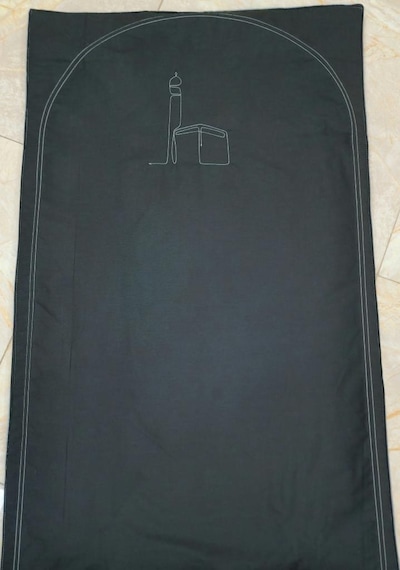 Seccade Düz Siyah-kabe -nakış Işleme Yumuşak Iç Dolgulu 70x115