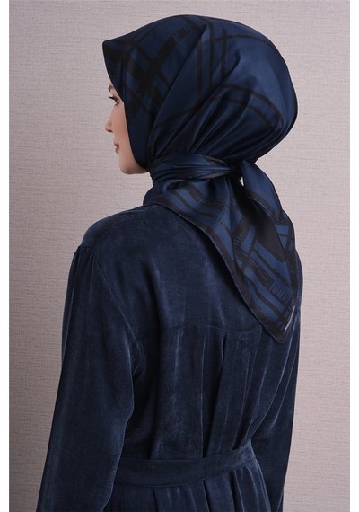 Armine Sura Saf İpek Eşarp 9643 06 Siyah Lacivert Soyut Desen Lacivert - Siyah