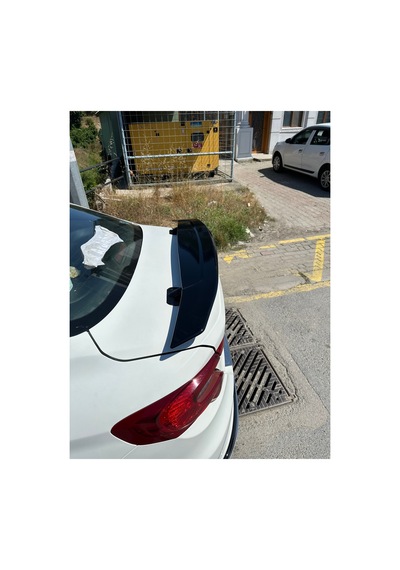 Fiat Egea Sedan Ayaklı Pianoblack Boyalı Yüksek Spoiler İthal Abs Plastik Bagaj Üstü Parlak Siyah