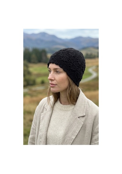 Emybox El Örgüsü Siyah Kadın Bere Tığ İşi Çiçek Motifli Bohem Kışlık Şapka - Vintage Stil Yumuşak Örgü Bere Modeli