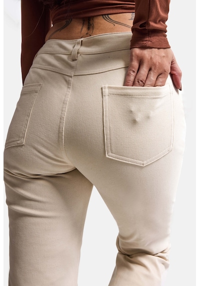 Kadın Bej Flare Fit Pürüzsüz Dokulu Esnek Velvet Kadife Kumaş Pantolon Ekru