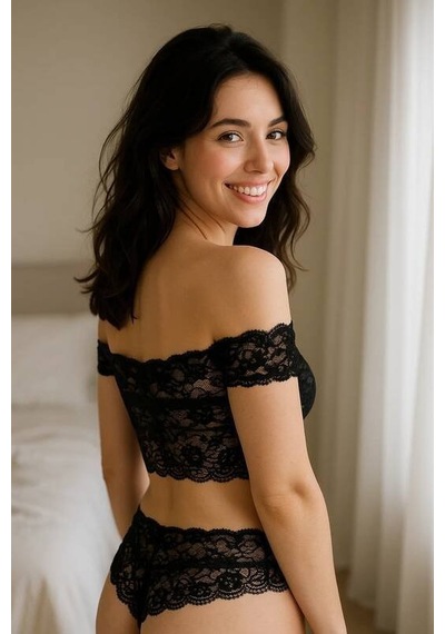 Bezos Kadın Siyah Dantel Detaylı Transparan Crop Top 22