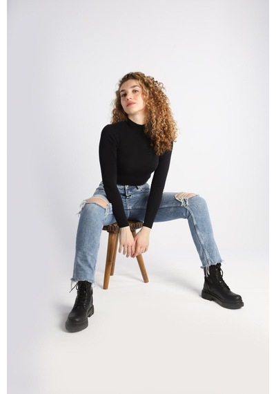 Mom Kalıp Diz Ve Paça Lazerli Denim Pantolon 001