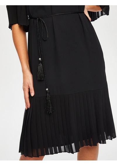 Plise Dantel Garnili V Yaka Abiye Elbise Faik Sönmez Siyah Plise Dantel Garnili V Yaka Abiye Elbise Faik Sönmez Siyah