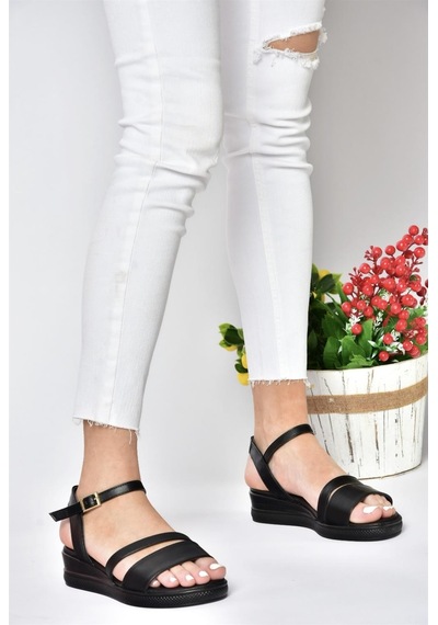 Fox Shoes P674300709 Siyah Dolgu Topuklu Günlük Kadın Sandalet Siyah