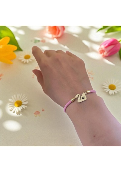 Archin C Harfine Özel 14 Ayar Altın Plakalı Pembe Örgülü Kuğu Kuşu Motifli Hediye Bileklik-609harf C Archin C Harfine Özel 14 Ayar Altın Plakalı Pembe Örgülü Kuğu Kuşu Motifli Hediye Bileklik-609harf C