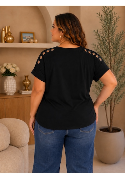 Büyük Beden Geniş Yaka Kolları Taş Detaylı Baskılı Taş İşlemeli Kısa Kollu Oversize Kadın Bluz Siyah Büyük Beden Geniş Yaka Kolları Taş Detaylı Baskılı Taş İşlemeli Kısa Kollu Oversize Kadın Bluz Siyah