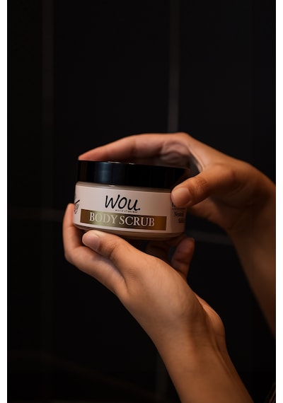 Wou World Of Unique Milk Therapy Body Scrub Sıkılaştırıcı,arındırıcı,nemlendirici Vücut Peelingi 250 Ml
