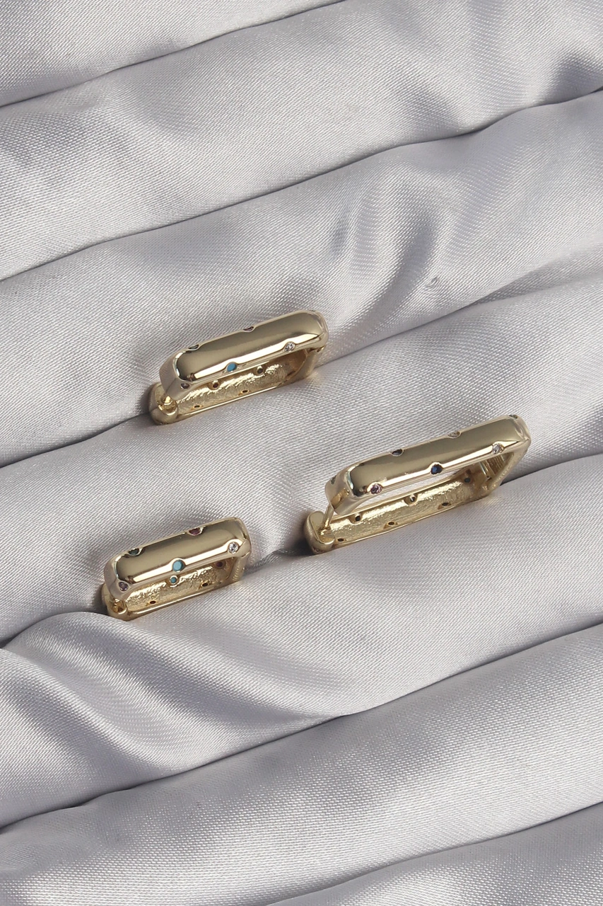 Pirinç Gold Renk Renkli Zirkon Taşlı Kare Model Küpe Seti Diğer