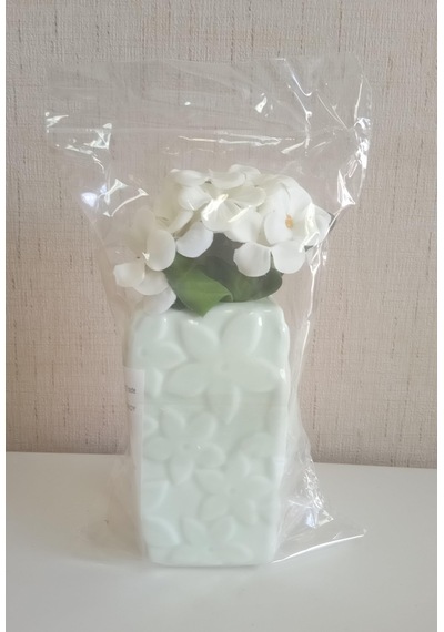 Vazoda Beyaz Yapay Çiçek Dekoratif Çiçekli Su Yeşili Vazo Dahil 7 x 7 x 17 CM