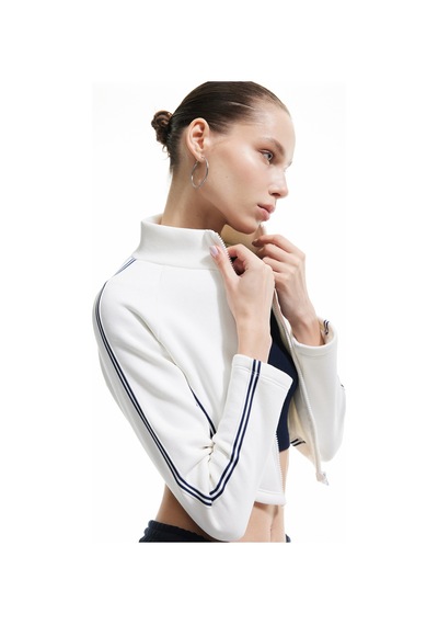 Koton Şerit Detaylı Dik Yaka Üç İplik Şardonlu Fermuarlı Crop Sweatshirt Ekru 6wal10209ık Ekru Koton Şerit Detaylı Dik Yaka Üç İplik Şardonlu Fermuarlı Crop Sweatshirt Ekru 6wal10209ık Ekru