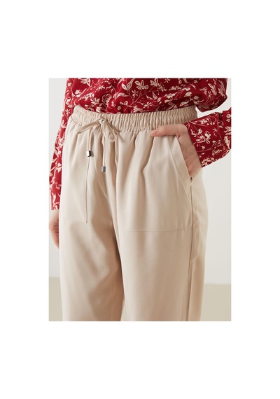 LC Waikiki Alıta Cıty Farkıyla Beli Lastikli Havuç Kesim Kadın Pantolon Belirtilmemiş - 918678764 Belirtilmemiş LC Waikiki Alıta Cıty Farkıyla Beli Lastikli Havuç Kesim Kadın Pantolon Belirtilmemiş - 918678764 Belirtilmemiş