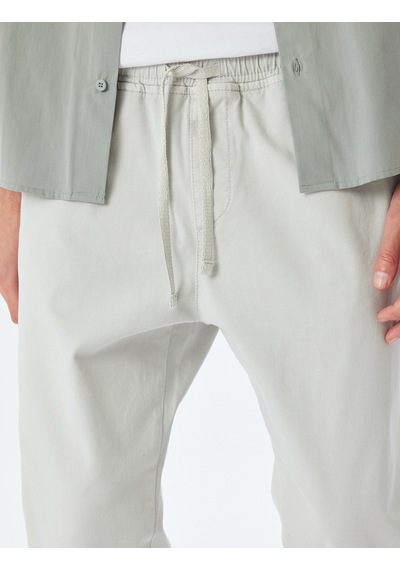 Koton Kanvas Pamuklu Beli Bağcıklı Chino Cep Detaylı Jogger Pantolon Gri 5sam40008hw Gri Koton Kanvas Pamuklu Beli Bağcıklı Chino Cep Detaylı Jogger Pantolon Gri 5sam40008hw Gri