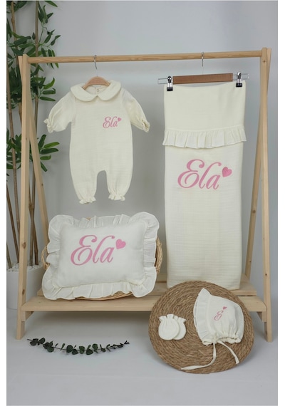 Gros Shop Müslin Yeni Doğan 4katlı Organik %100pamuk Kişiye Özgü Nakışlı Hastane Çıkış Seti Kalpli Model-4 Ekru